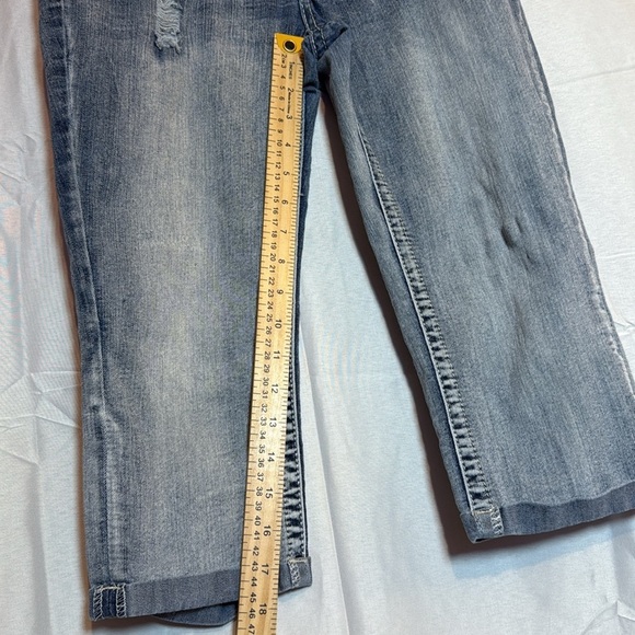 Amethyst Distressed Capri Jeans | Size 7 Juniors - Picture 4 of 8